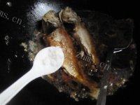 色味俱佳的红烧黄鱼做法图解8)