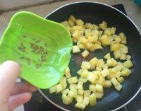 孜然土豆丁做法图解9)