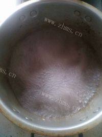 口感饱满的玉米骨头汤做法图解1)