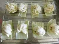 自制葱香花卷做法图解11)
