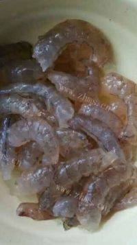 家常菜虾仁炒蛋做法图解1)