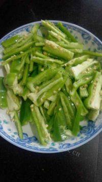 家常菜尖椒炒干豆腐做法图解1)