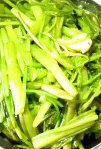 家常菜蒜香空心菜梗做法图解5)