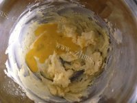 脆口双色拼块饼干做法图解2)