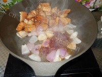 可口的干锅鱼腩豆腐做法图解8)