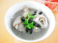 美味的黑豆炖猪蹄