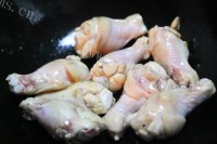 清火的白萝卜烧鸡腿做法图解3)