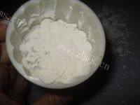 满口生香的广式莲蓉蛋黄月饼做法图解10)