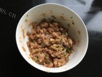 简单的鲜肉榨菜月饼做法图解1)