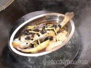 独特的豉汁蒸黄花鱼的做法图解二
