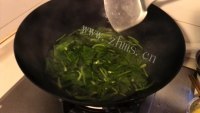 口感丰富的菠菜蛋花汤做法图解9)