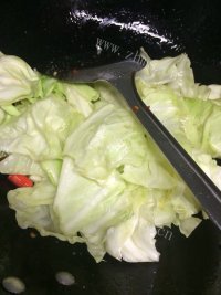 色香味浓的手撕包菜做法图解4)