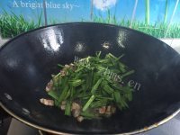 家常牛肉炒韭菜做法图解6)
