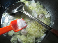 唇齿留香的肉丸白菜汤做法图解10)