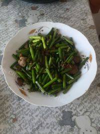 蒜台炒肉自制