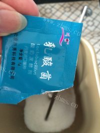 自制草莓酸奶做法图解3)