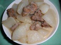 家常排骨焖萝卜