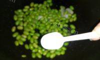 家常菜毛豆炒虾仁做法图解9)