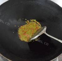 香辣的豆豉辣椒酱拌面做法图解4)