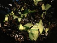家常菜黄瓜木耳炒鸡蛋做法图解4)