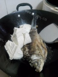 美味的鲫鱼豆腐汤做法图解5)