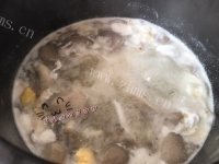 平菇鸡蛋汤做法图解4)
