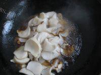 简单版杏鲍菇炒肉做法图解8)