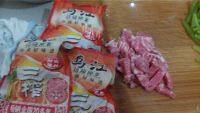 爽口的榨菜肉丝汤做法图解1)