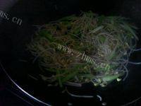 家常菜芹菜炒豆芽做法图解7)