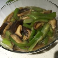 家常菜丝瓜炒香菇