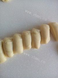 红豆沙菊花酥做法图解8)