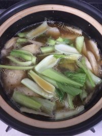 美味的砂锅青菜芋艿做法图解5)