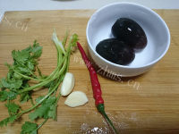 家常菜皮蛋拌豆腐做法图解3)
