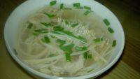 诱人的金针菇肉片汤