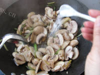 香软的清炒白蘑菇的做法图解五