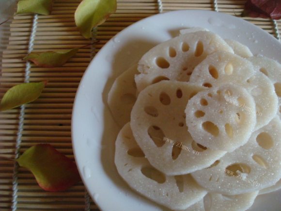 香气浓郁的凉拌藕片