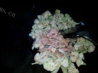 家常菜花菜炒肉丝做法图解9)