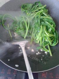 清淡的蒜蓉炒菜心做法图解5)