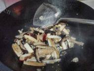 家常菜香菇炒豆干做法图解4)