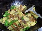 青椒土豆炒肉片