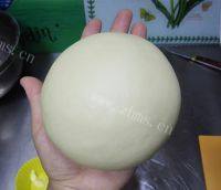 不腻的香葱芝士辫子面包做法图解5)