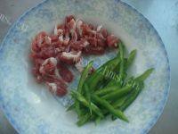 家常菜肉炒海鲜菇做法图解2)