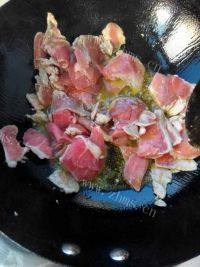 美味的豆角炖肉做法图解1)