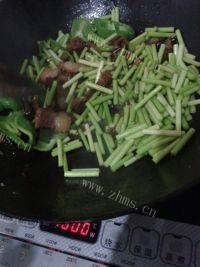 可口的蒜苔肉片做法图解6)