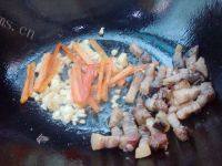家常菜腊肉炒豆角做法图解6)