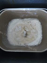 美味的香葱火腿面包做法图解2)