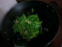 肉片炒荷兰豆做法图解6)