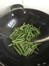 简单的干煸四季豆做法图解3)