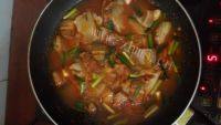 家常菜泡菜炒五花肉做法图解6)