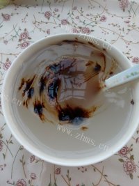 可口的红糖藕粉羹做法图解4)